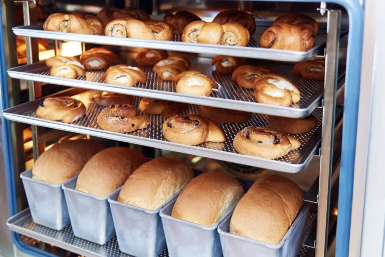 ขนมปังและเบเกอรี่อบสดในเตา Combi Oven
